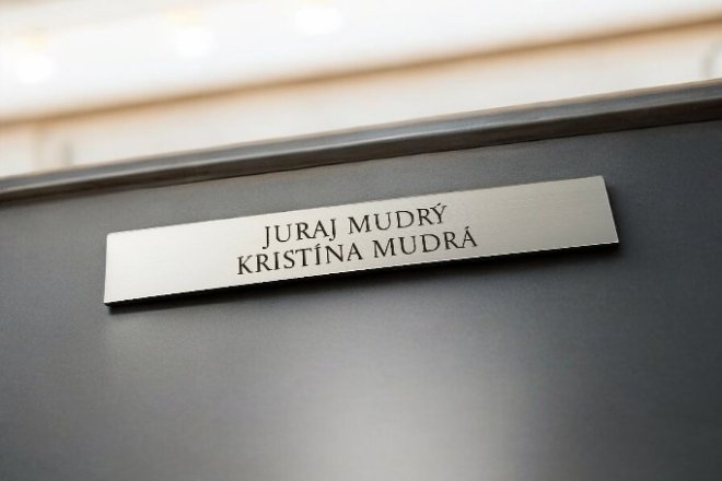 Postaláda-névtáblák az egész társasház számára