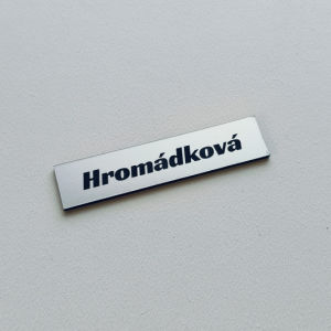 Keskeny postaláda névtábla 6,5 × 1,5 cm